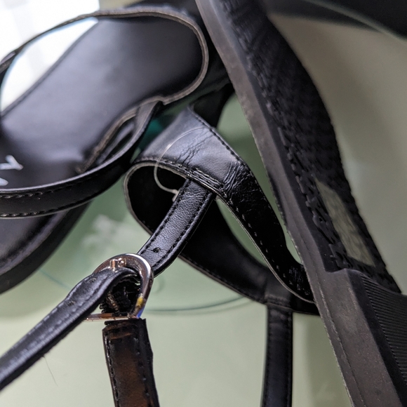 DKNY solar sandals, NWOT size 9 - Picture 2 of 16